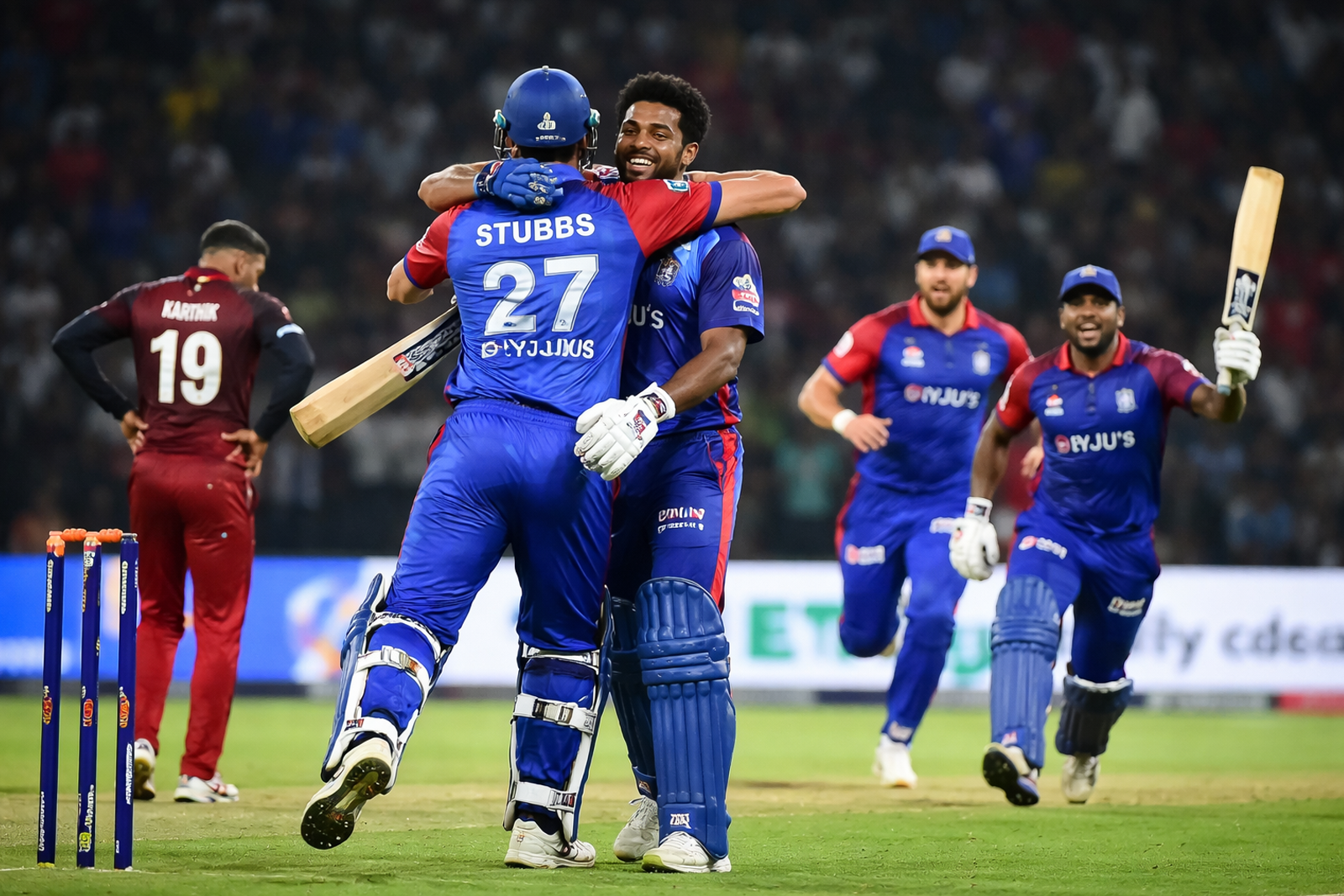 Delhi Capitals Edge RCB in Last-Over Thriller as Rahul & Stubbs Seal Dramatic Chase